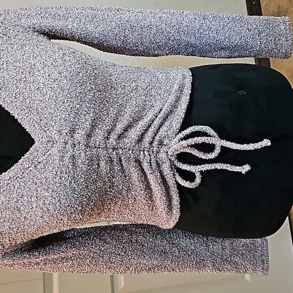 Wild Fable size small front cinch crop sweater - Picture 2 of 5